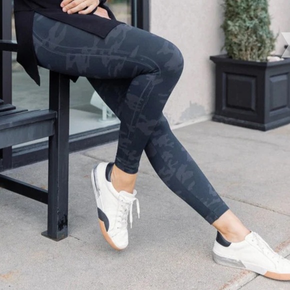 Spanx Look At Me Now Seamless Camo Leggings - Picture 3 of 8